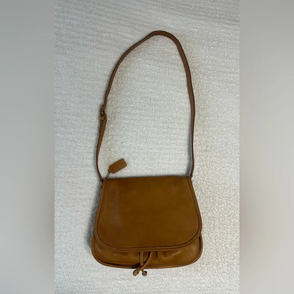 The Coach Lightweights Collection 4050 Vintage Leather Bag - Picture 4 of 17